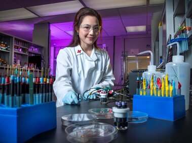 Rebecca Lai in lab