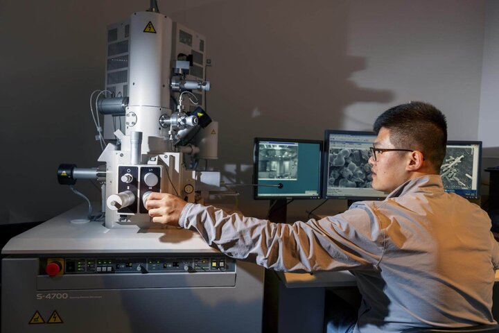 Field-Emission Scanning Electron Microscope
